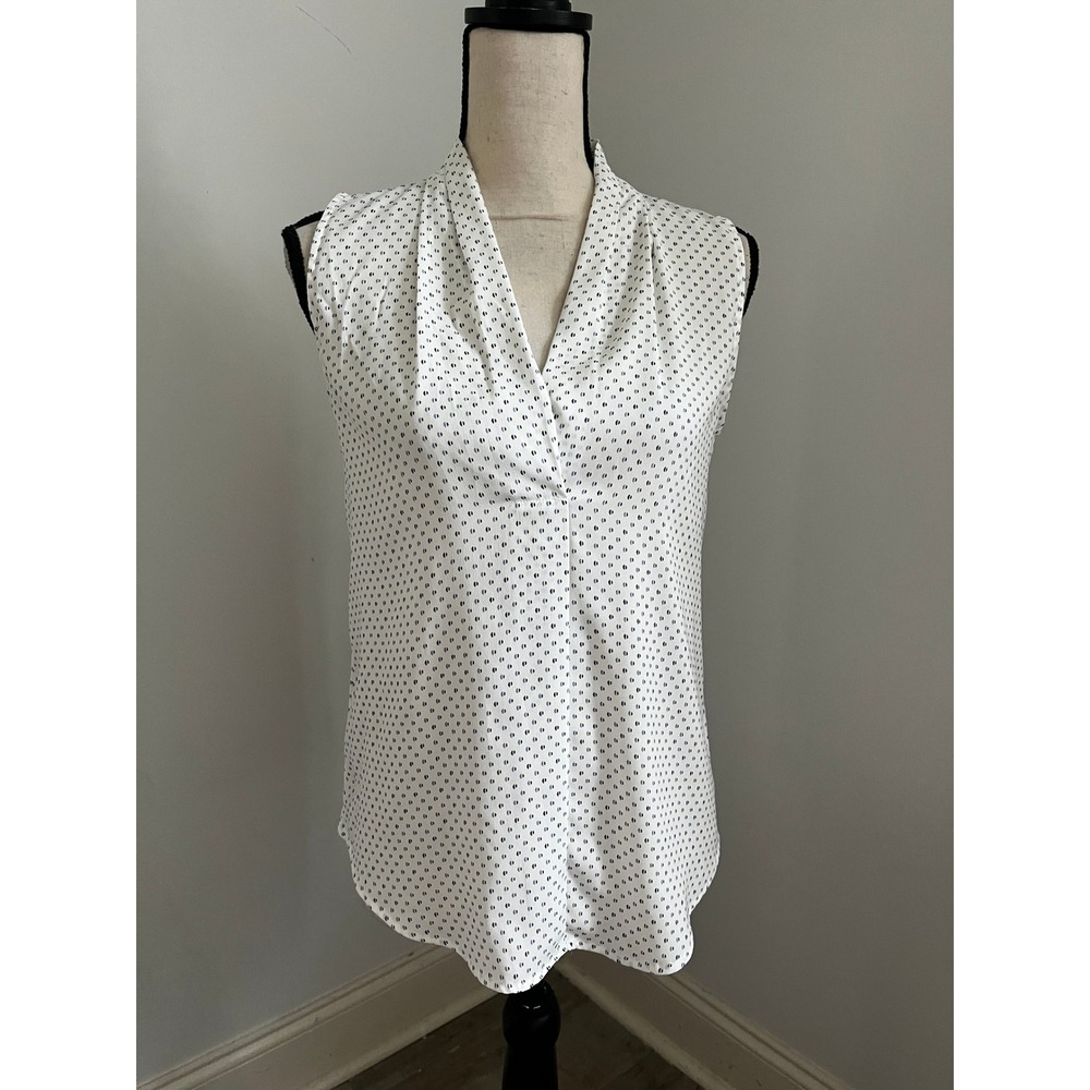 Ann Taylor White Dots Blouse sz XS Navy Geometric Sleeveless V-Neck Office Chic‎